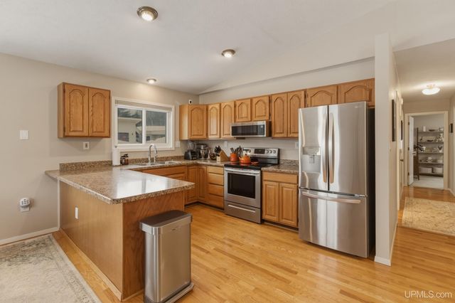 1860 Heikkala Drive, Marquette, MI 49855