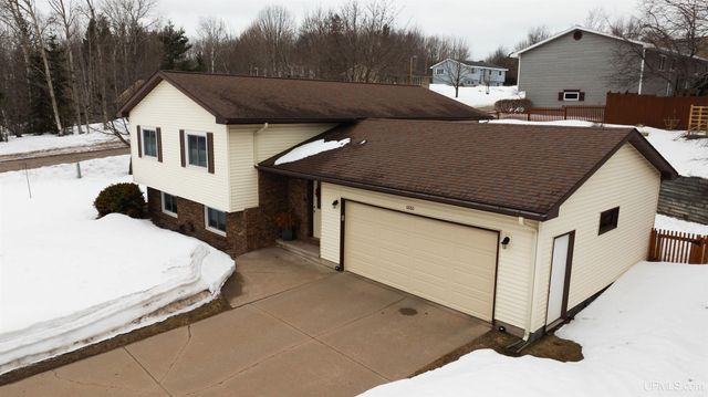 1860 Heikkala Drive, Marquette, MI 49855