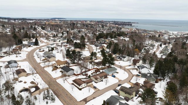 1860 Heikkala Drive, Marquette, MI 49855