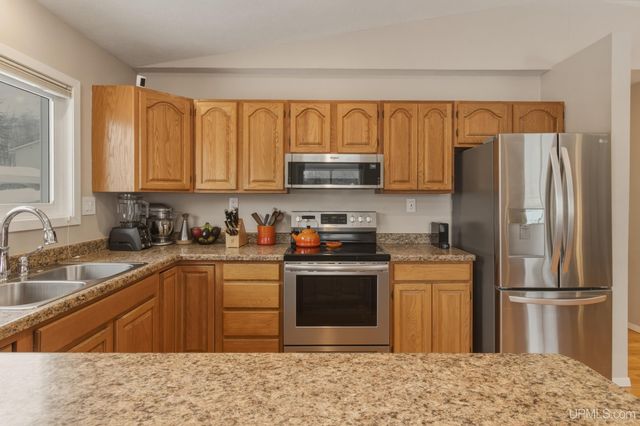 1860 Heikkala Drive, Marquette, MI 49855