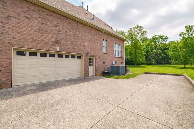 1022 Tower Hill Ln, Hendersonville, TN 37075