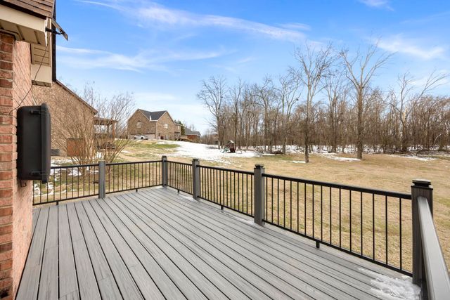 1022 Tower Hill Ln, Hendersonville, TN 37075