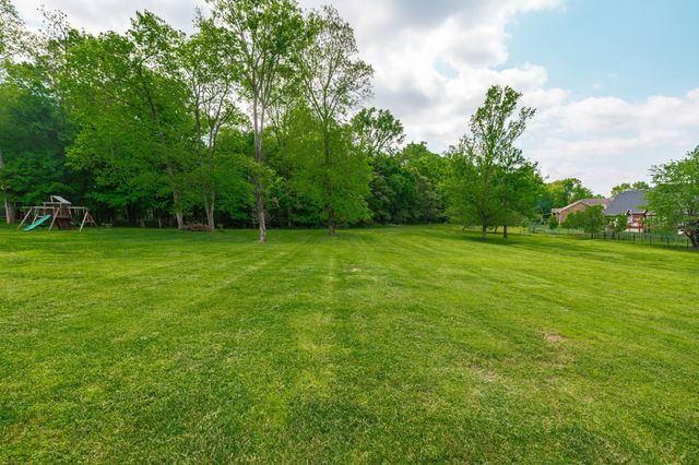 1022 Tower Hill Ln, Hendersonville, TN 37075