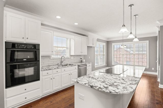 1022 Tower Hill Ln, Hendersonville, TN 37075