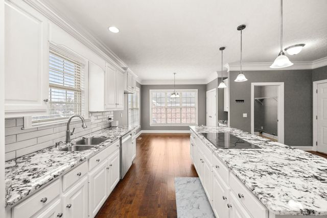 1022 Tower Hill Ln, Hendersonville, TN 37075