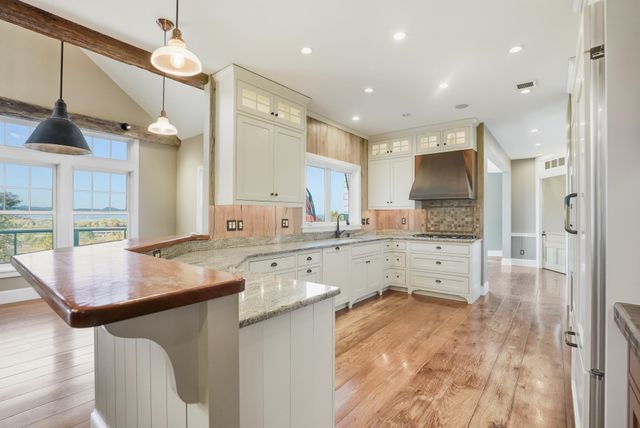 900 Crosswinds Drive, Charlotte, VT 05445