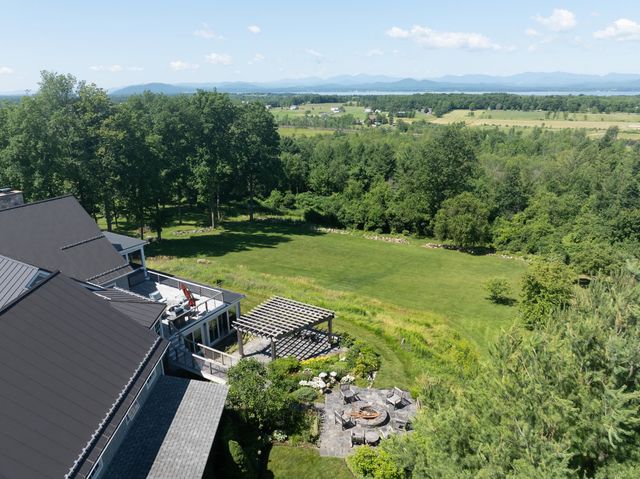 900 Crosswinds Drive, Charlotte, VT 05445
