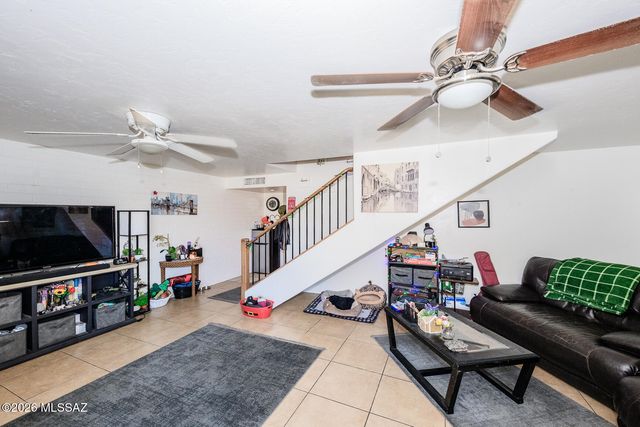 955 N Venice Avenue, Tucson, AZ 85711