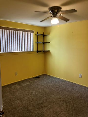 20817 Washington, Roseville, MI 48066