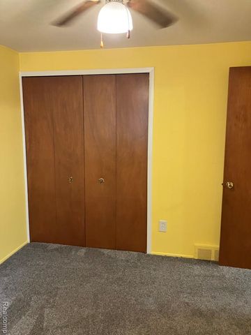 20817 Washington, Roseville, MI 48066