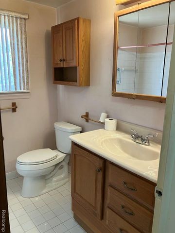 20817 Washington, Roseville, MI 48066