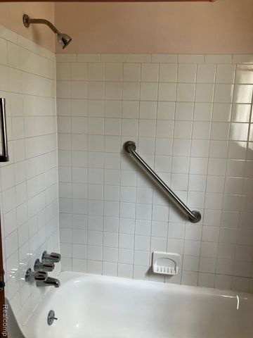 20817 Washington, Roseville, MI 48066