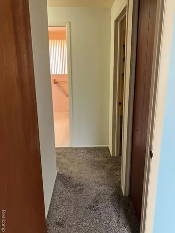 20817 Washington, Roseville, MI 48066
