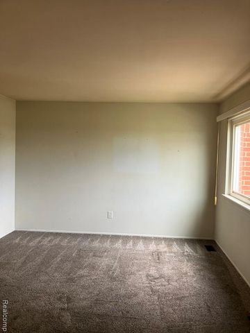 20817 Washington, Roseville, MI 48066