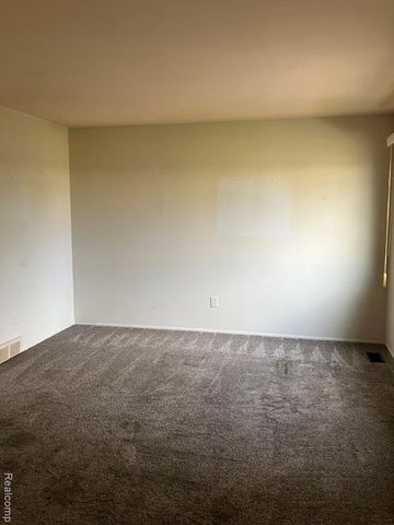 20817 Washington, Roseville, MI 48066