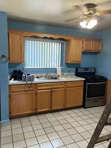 20817 Washington, Roseville, MI 48066