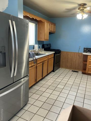 20817 Washington, Roseville, MI 48066