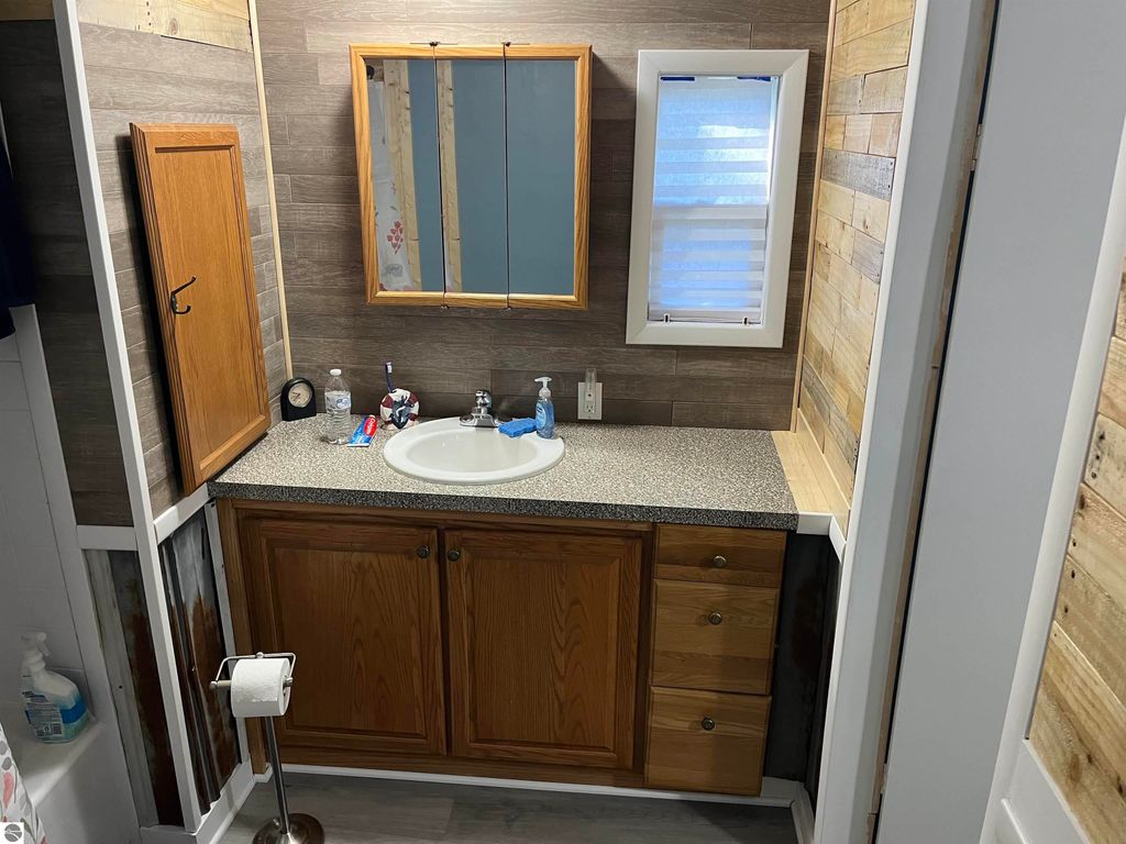 Image 12 of property listing at 315 Linwood Avenue, Alma, MI 48801