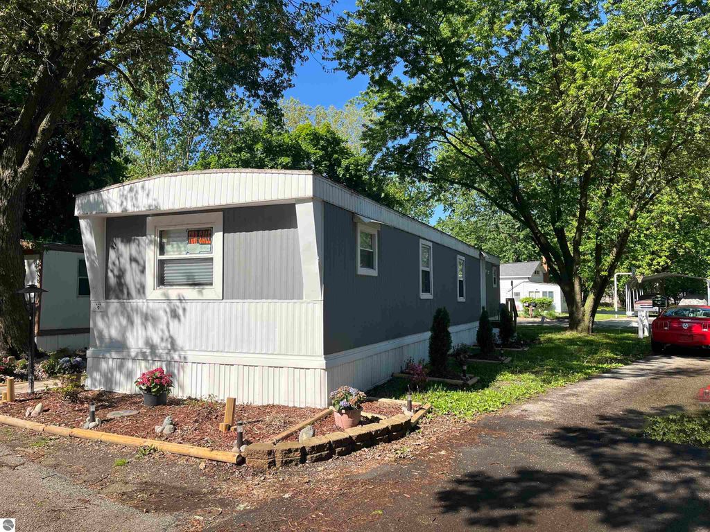 Image 20 of property listing at 315 Linwood Avenue, Alma, MI 48801