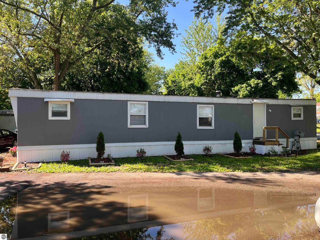 Image 21 of property listing at 315 Linwood Avenue, Alma, MI 48801