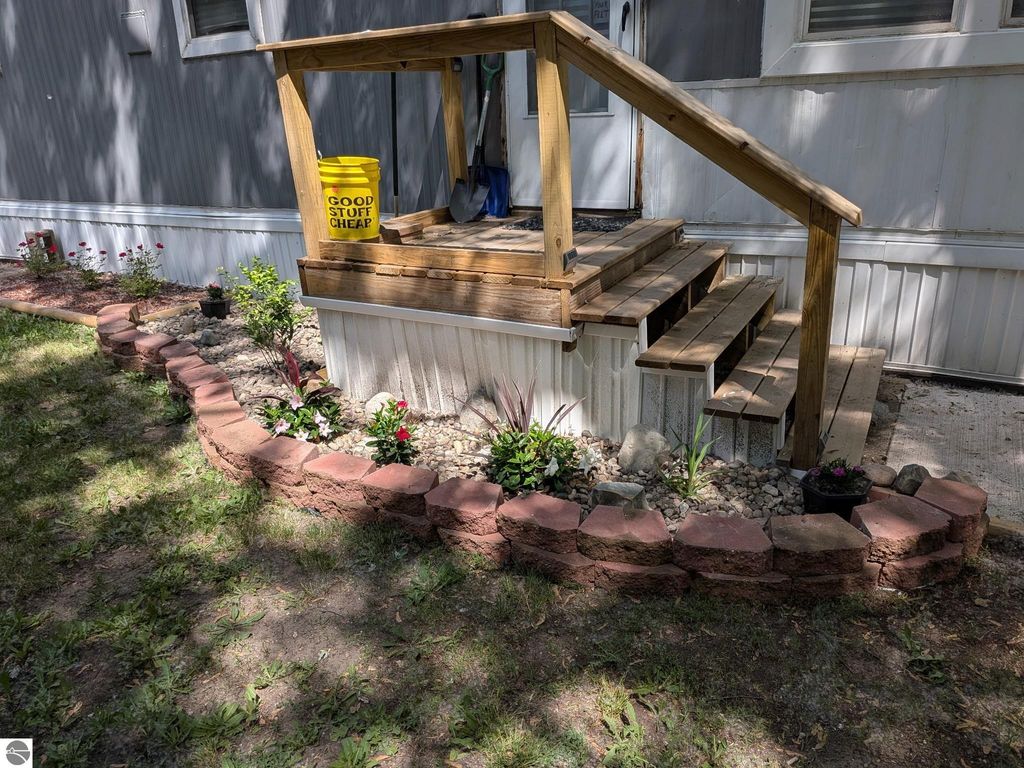Image 23 of property listing at 315 Linwood Avenue, Alma, MI 48801