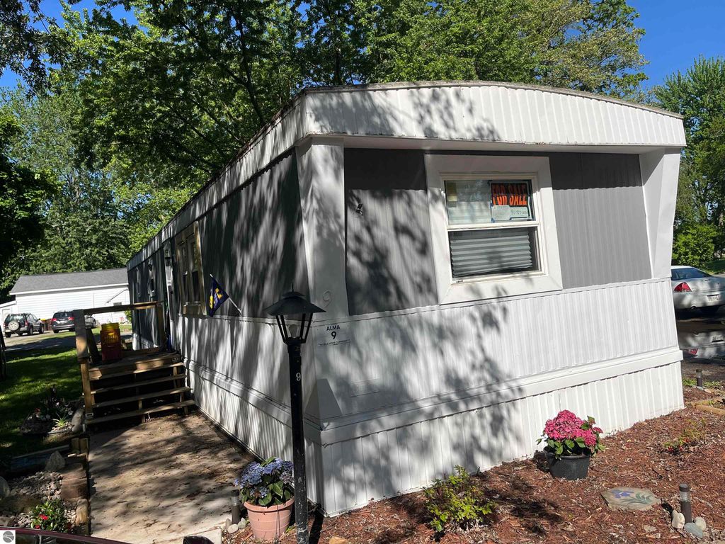 Image 26 of property listing at 315 Linwood Avenue, Alma, MI 48801