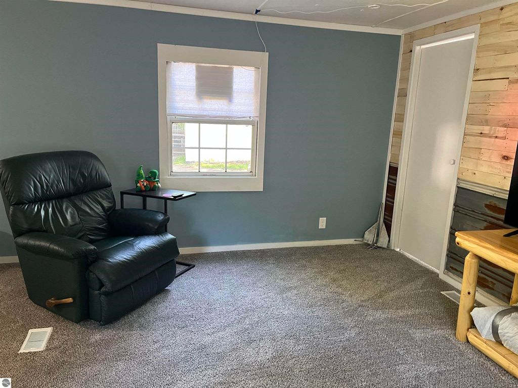 Image 3 of property listing at 315 Linwood Avenue, Alma, MI 48801