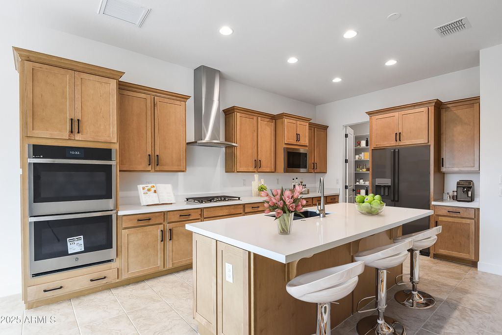 Image 10 of property listing at 17836 W PASADENA Avenue, Litchfield Park, AZ 85340