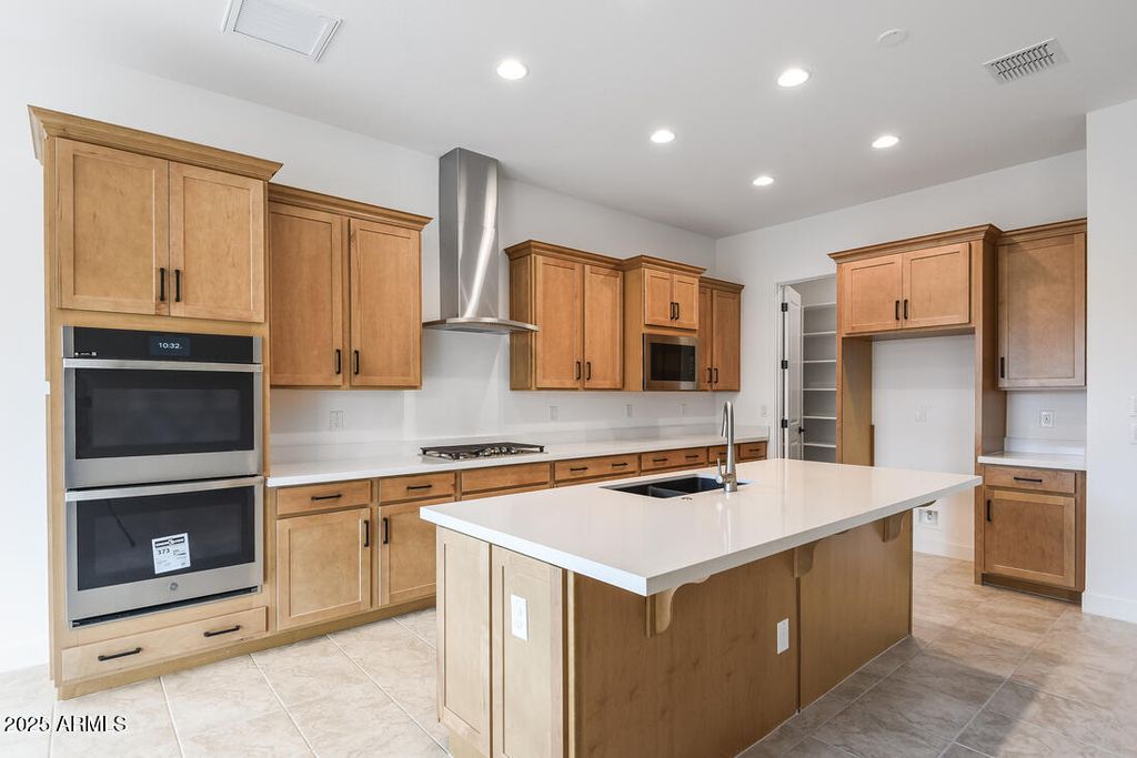 Image 11 of property listing at 17836 W PASADENA Avenue, Litchfield Park, AZ 85340