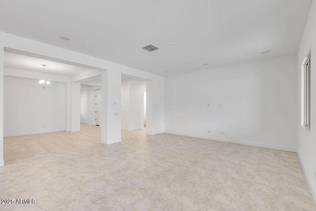 Image 13 of property listing at 17836 W PASADENA Avenue, Litchfield Park, AZ 85340