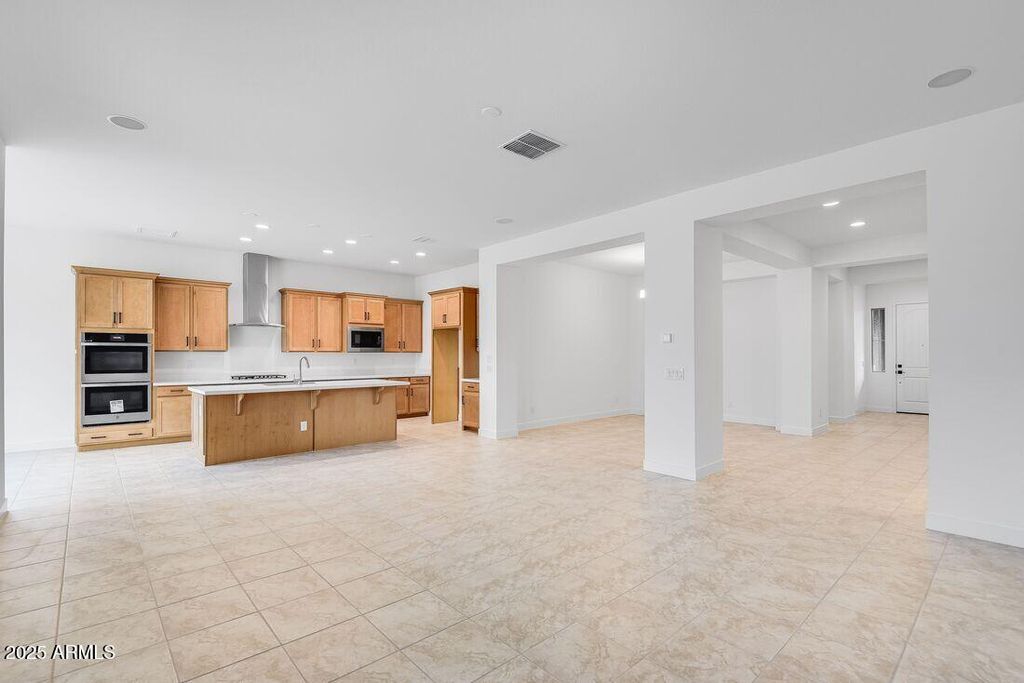 Image 21 of property listing at 17836 W PASADENA Avenue, Litchfield Park, AZ 85340