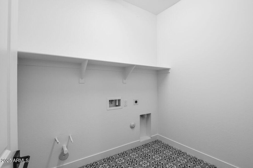 Image 34 of property listing at 17836 W PASADENA Avenue, Litchfield Park, AZ 85340