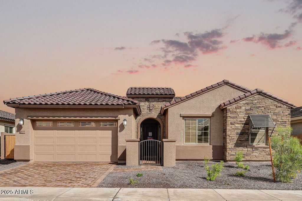 Image 6 of property listing at 17836 W PASADENA Avenue, Litchfield Park, AZ 85340