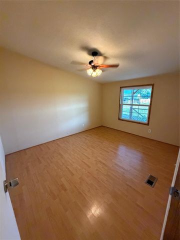 242 Mikeska Road, Bellville, TX 77418