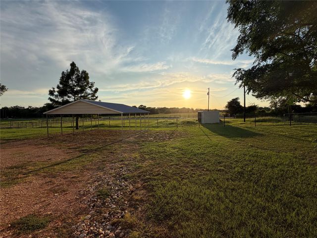 242 Mikeska Road, Bellville, TX 77418