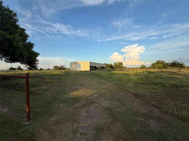 242 Mikeska Road, Bellville, TX 77418