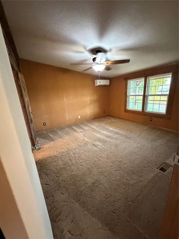 242 Mikeska Road, Bellville, TX 77418