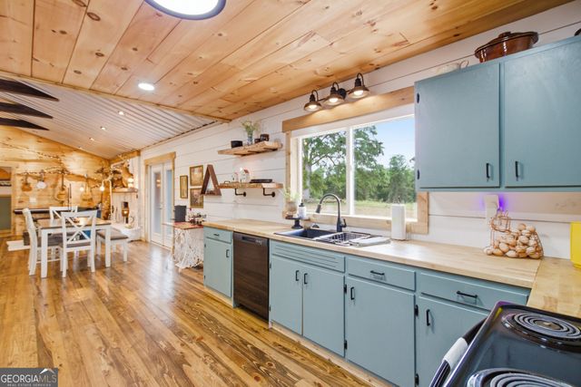 127 N Akins Bridge Road, Eastanollee, GA 30538