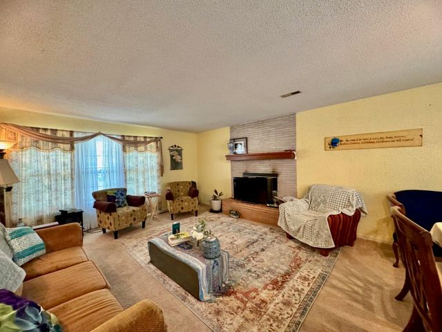 1338 E 90th Ave N, Belle Plaine, KS 67013