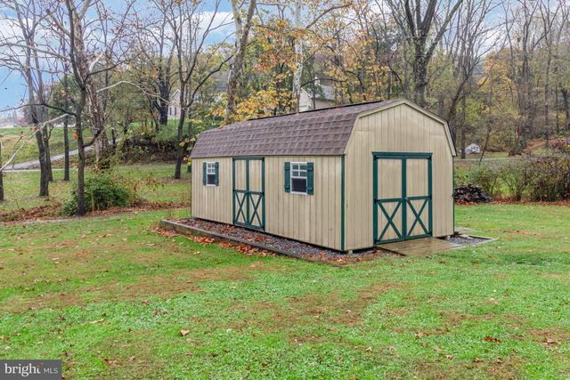 6825 GLATFELTERS STATION RD, Seven Valleys, PA 17360