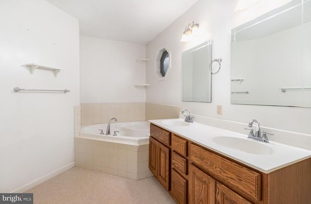 6825 GLATFELTERS STATION RD, Seven Valleys, PA 17360