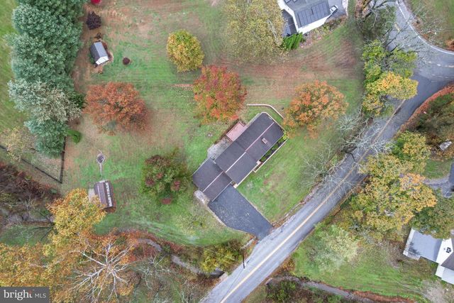 6825 GLATFELTERS STATION RD, Seven Valleys, PA 17360