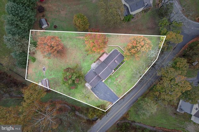 6825 GLATFELTERS STATION RD, Seven Valleys, PA 17360