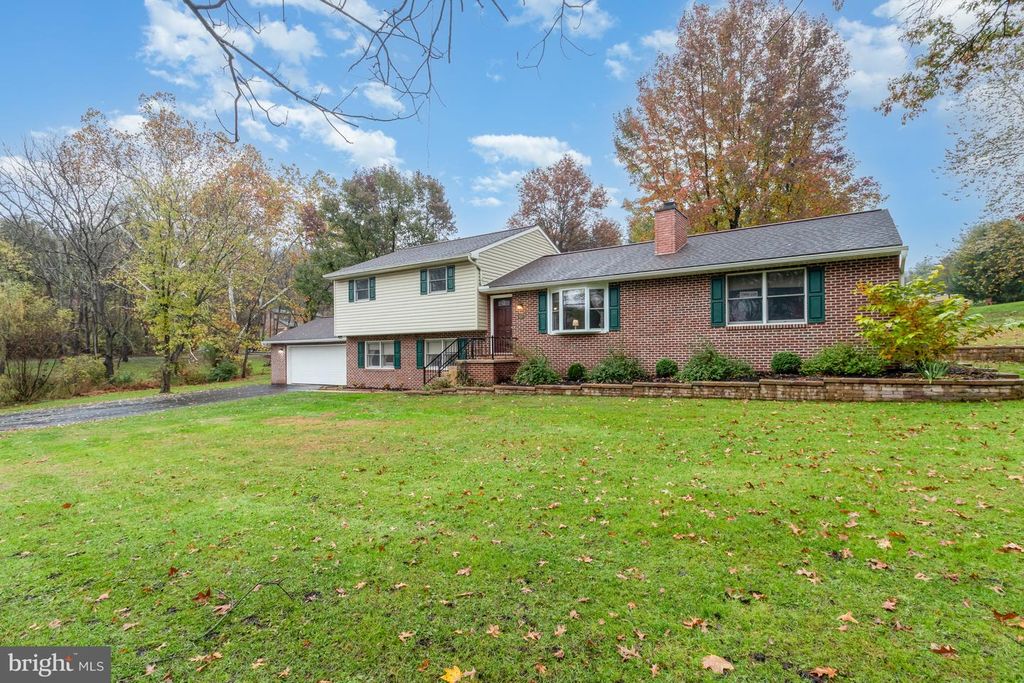 6825 GLATFELTERS STATION RD, Seven Valleys, PA 17360