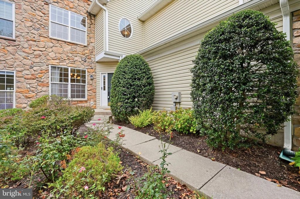 227 SILVERBELL CT, WEST CHESTER, PA 19380 — photo 2