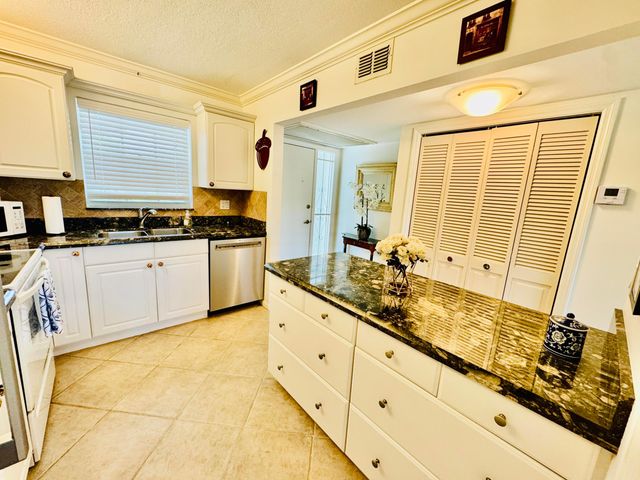 773 JEFFERY Street 4-304, Boca Raton, FL 33487