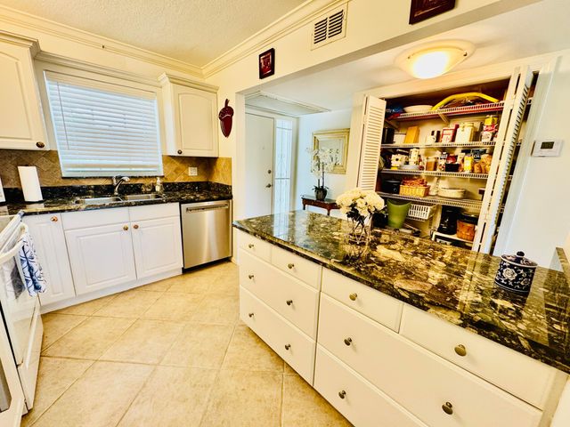 773 JEFFERY Street 4-304, Boca Raton, FL 33487
