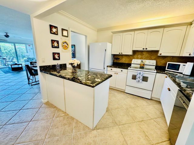 773 JEFFERY Street 4-304, Boca Raton, FL 33487
