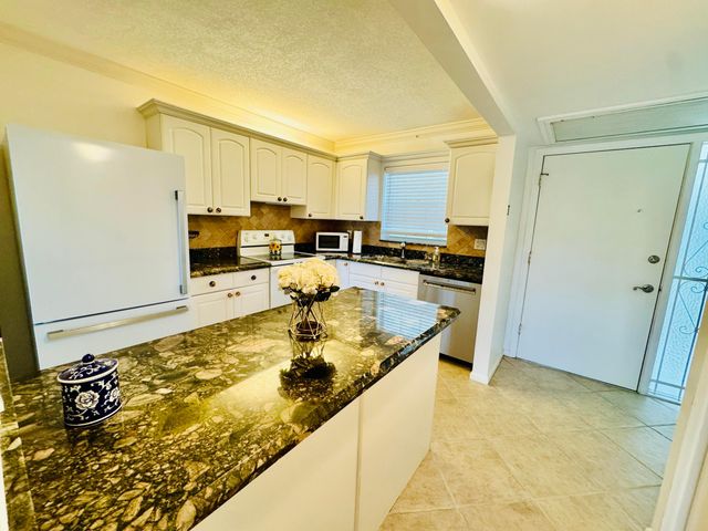 773 JEFFERY Street 4-304, Boca Raton, FL 33487