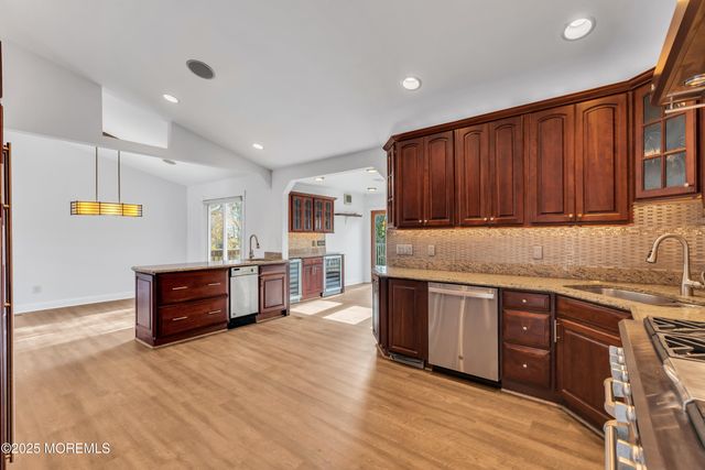 10 Somerset Place, Matawan, NJ 07747